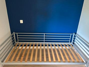 1 persoons bed met lattenbodem  beschikbaar voor biedingen
