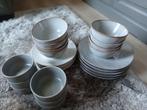 servies zandkleurig/wit, Ophalen, Zo goed als nieuw, Bord(en), Overige stijlen