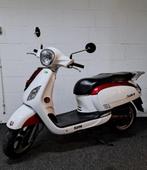 Sym Fiddle III rood/witte bromscooter, Fietsen en Brommers, Scooters | SYM, Ophalen, Overige modellen, Zo goed als nieuw, Benzine