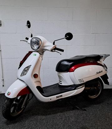 Sym Fiddle III rood/witte bromscooter beschikbaar voor biedingen