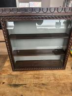Oude hang vitrine kast in nieuwstaat, Huis en Inrichting, Kasten | Vitrinekasten, Ophalen of Verzenden, Zo goed als nieuw, 25 tot 50 cm