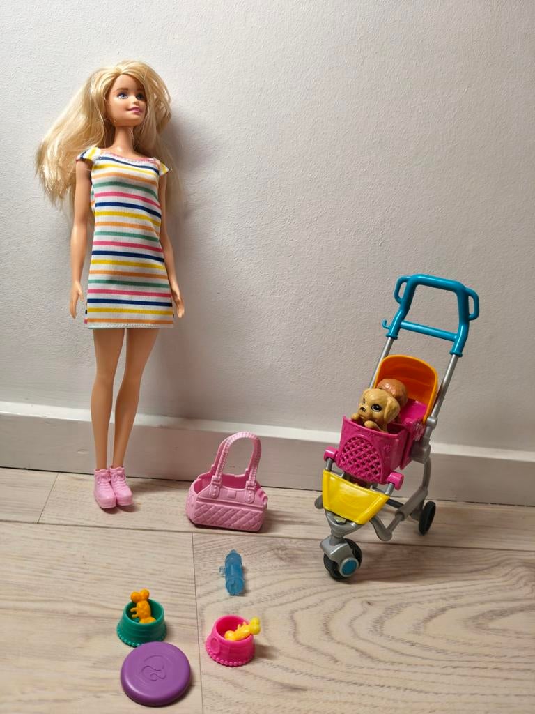 Barbie set met pupjes en kinderwagen, Kinderen en Baby's, Speelgoed | Poppen, Gebruikt, Barbie, Ophalen of Verzenden