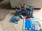 Lego city politiebureau 60047 inclusief boekjes. Mist 2 klei, Kinderen en Baby's, Speelgoed | Duplo en Lego, Ophalen of Verzenden
