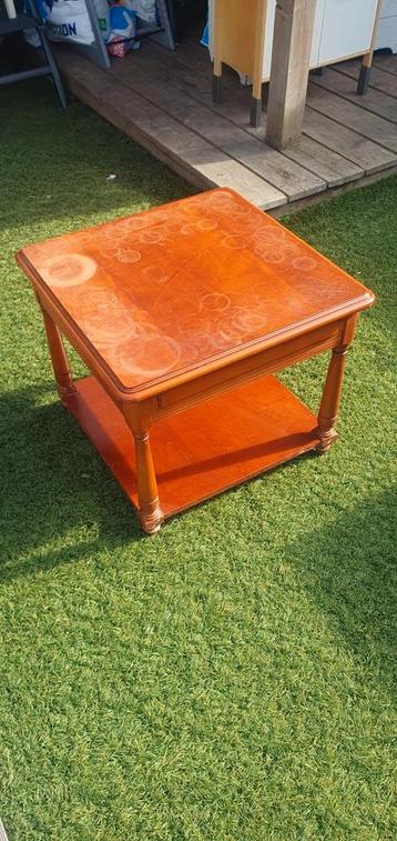 Leuke salontafel beschikbaar voor biedingen