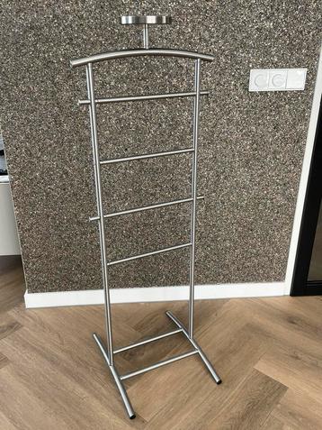 Dressboy / kledingrek beschikbaar voor biedingen