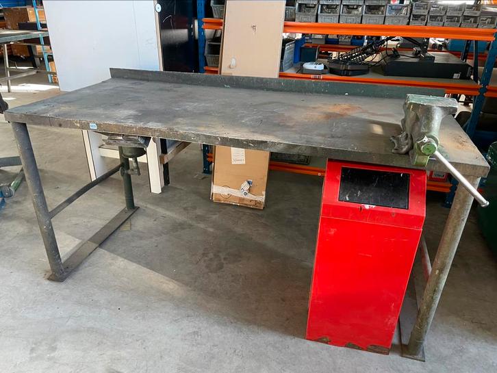 2 stuks werkbanken, Doe-het-zelf en Verbouw, Werkbanken, Bankschroef, Ophalen of Verzenden