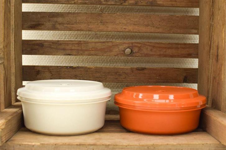 2 stuks ronde Tupperware ronde bakjes 45800, Huis en Inrichting, Keuken | Tupperware, Gebruikt, Schaal, Oranje, Ophalen of Verzenden