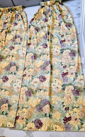 gordijnen bloemen afbeelding mooi,netjes &ophang haken eraan beschikbaar voor biedingen