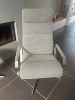 Lichtgrijze fauteuil met voetenbankje, Huis en Inrichting, Stoelen, Ophalen, Gebruikt, Grijs, Eén