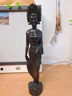 Beeld Indonesische vrouw, Ophalen