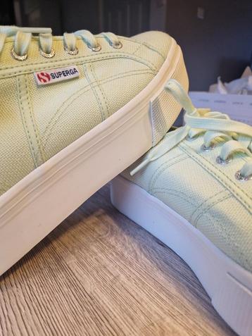 Mintgroene Superga sneakers 42