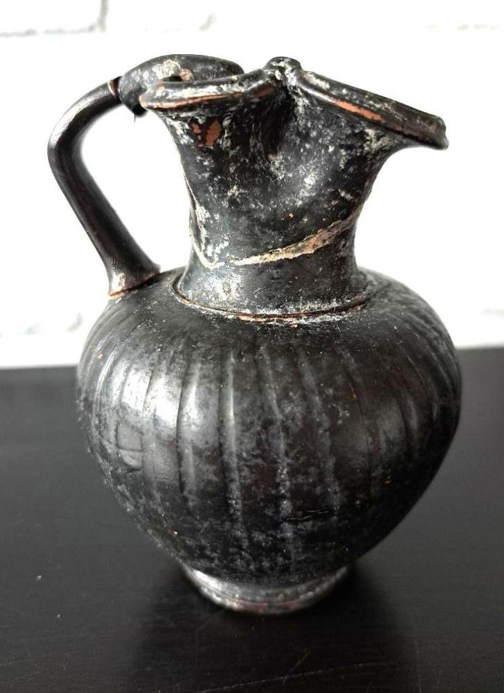 bodemvondst griekse oinochoe uit Apulië 4e eeuw voor chr, Antiek en Kunst, Antiek | Keramiek en Aardewerk, Ophalen of Verzenden