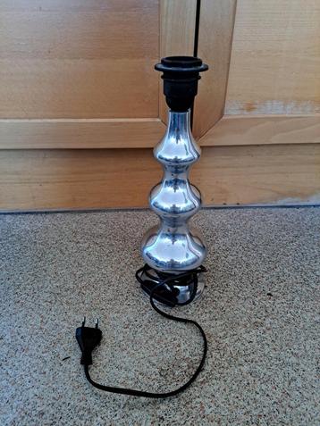 Vintage Zilverkleurige Tafellamp beschikbaar voor biedingen