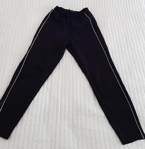 Bershka broek zwart met witte streep maat xs pantalon, Kleding | Dames, Broeken en Pantalons, Zo goed als nieuw, Maat 34 (XS) of kleiner