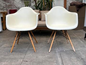 Vitra Eames DAW Armchair - 2 stuks beschikbaar voor biedingen