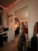 Grote IKEA spiegel met muurbevestiging, Huis en Inrichting, Ophalen of Verzenden, Zo goed als nieuw, 75 tot 100 cm, 150 tot 200 cm