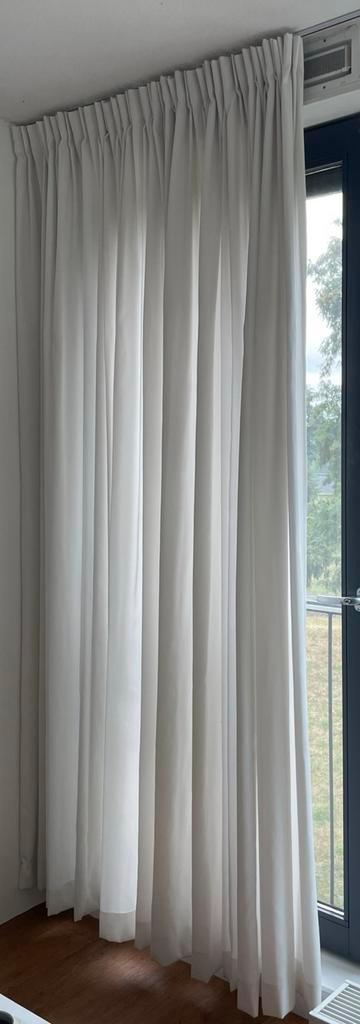 Twee witte gordijnen, Huis en Inrichting, Stoffering | Gordijnen en Lamellen, Zo goed als nieuw, 150 tot 200 cm, Ophalen of Verzenden