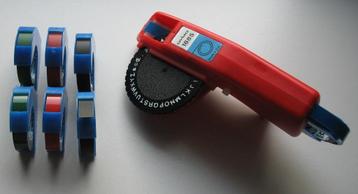 Vintage lettertang - Dymo  beschikbaar voor biedingen