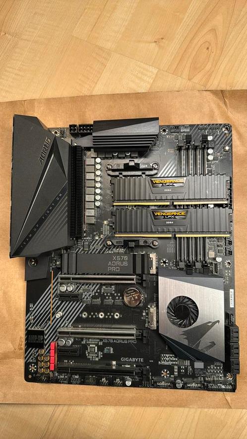 Ram en x570 moederbord set, Computers en Software, Moederborden, Zo goed als nieuw, AMD, DDR4, Ophalen of Verzenden
