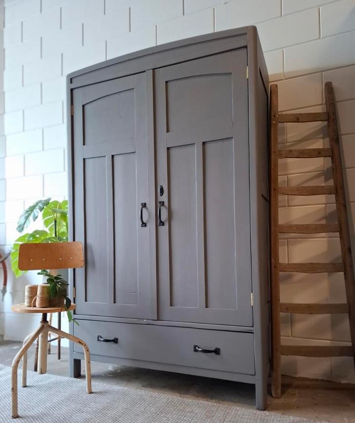 Vintage/Brocante grijze kloosterkast, Landelijke kast grijs, Huis en Inrichting, Kasten | Buffetkasten, Zo goed als nieuw, Ophalen of Verzenden