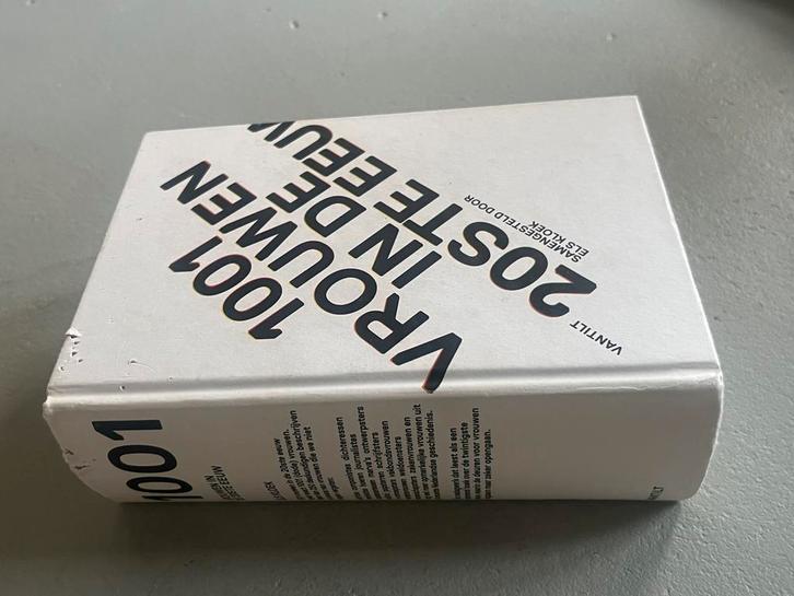 1001 Vrouwen in de 20ste Eeuw - Naslagwerk, Boeken, Encyclopedieën, Gelezen, Los deel, Algemeen, Ophalen of Verzenden