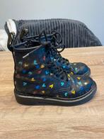Stoere schoen zwart met gekleurde hartjes Dr martens 32, Uitgeest, Meisje, Zo goed als nieuw, Tweedekanshop