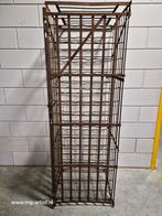 Stoer ijzeren wijnrek met deur, Huis en Inrichting, Kasten | Buffetkasten, Minder dan 50 cm, 100 tot 150 cm, Ophalen of Verzenden