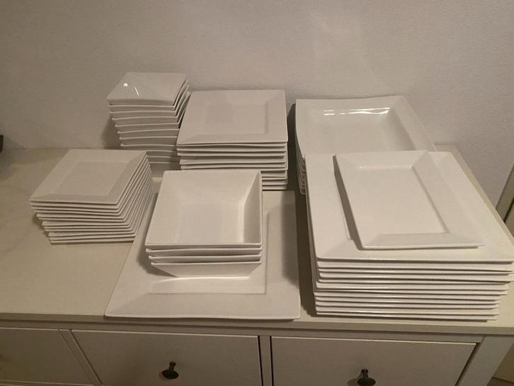 Wit Servies, Huis en Inrichting, Keuken | Servies, Zo goed als nieuw, Compleet servies, Effen, Porselein, Ophalen