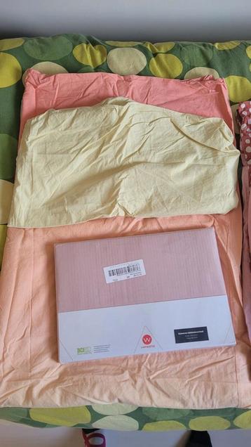 Twee dekbedsets voor peuterdekbed beschikbaar voor biedingen