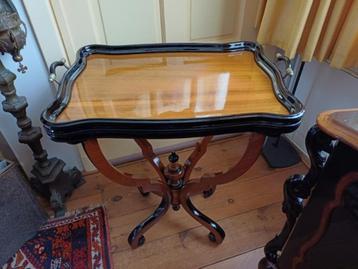 Willem III notenhouten spinnekop wijn/theetafel  beschikbaar voor biedingen