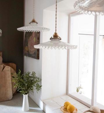 Vintage, antiek Frans opaline met kartelrand glazen lampkap beschikbaar voor biedingen