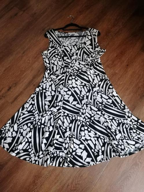 Magna Jurk / Jurkje, Maat 40-42., Kleding | Dames, Jurken, Zo goed als nieuw, Maat 42/44 (L), Zwart, Ophalen of Verzenden