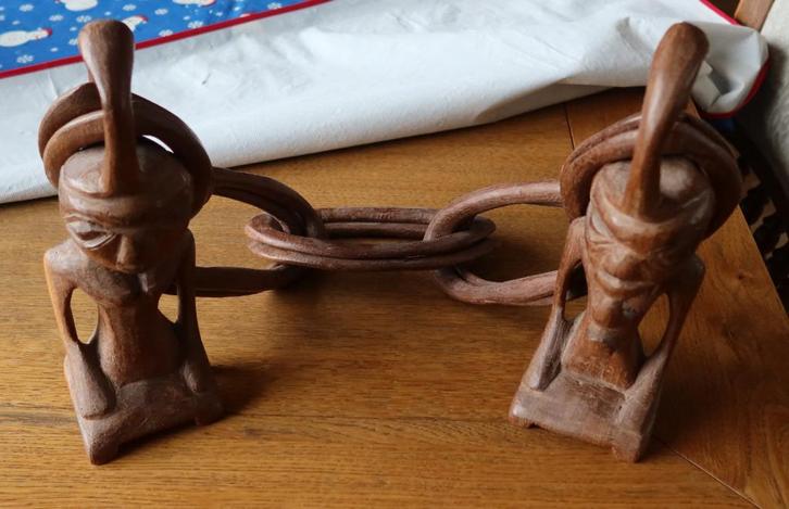 Afrikaanse houten huwelijksketting in prima staat, Antiek en Kunst, Kunst | Beelden en Houtsnijwerken, Ophalen of Verzenden