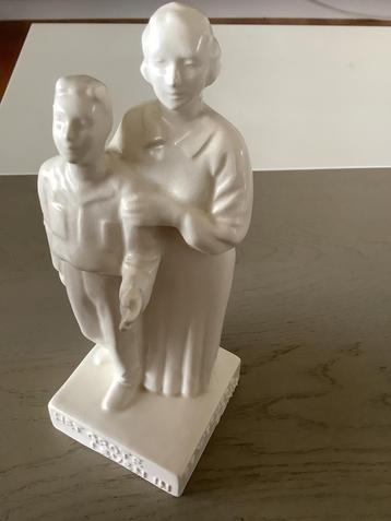 Gouds plateel wit beeld NVV 1939,  ontwerp.Etha Lempke beschikbaar voor biedingen