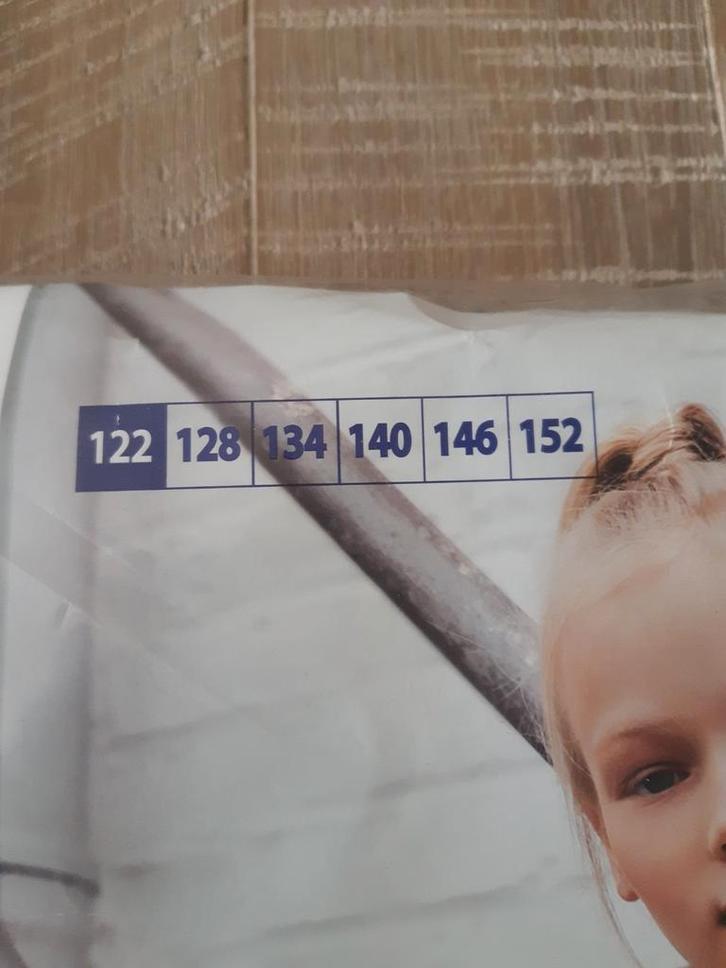 SWEATJACKET., Kinderen en Baby's, Kinderkleding | Maat 122, Nieuw, Jongen of Meisje, Jas, Ophalen of Verzenden