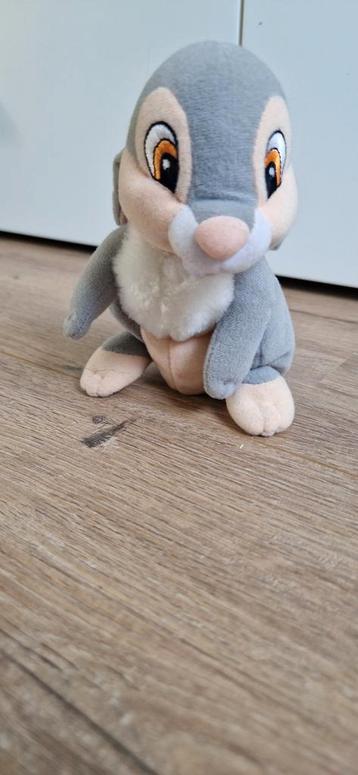 Diverse knuffels, handpoppen en marionetjes beschikbaar voor biedingen