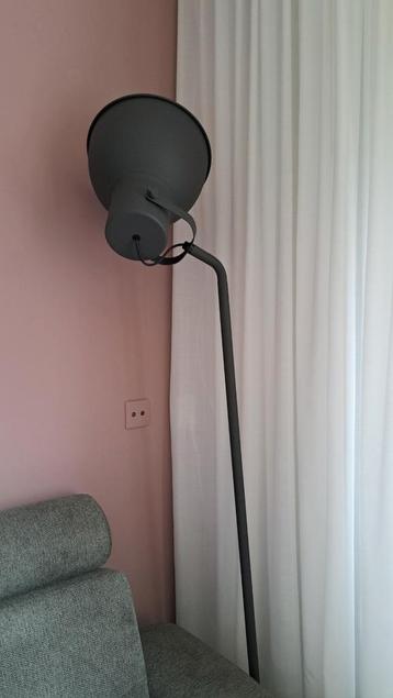 Grijze Vloerlamp Ikea beschikbaar voor biedingen