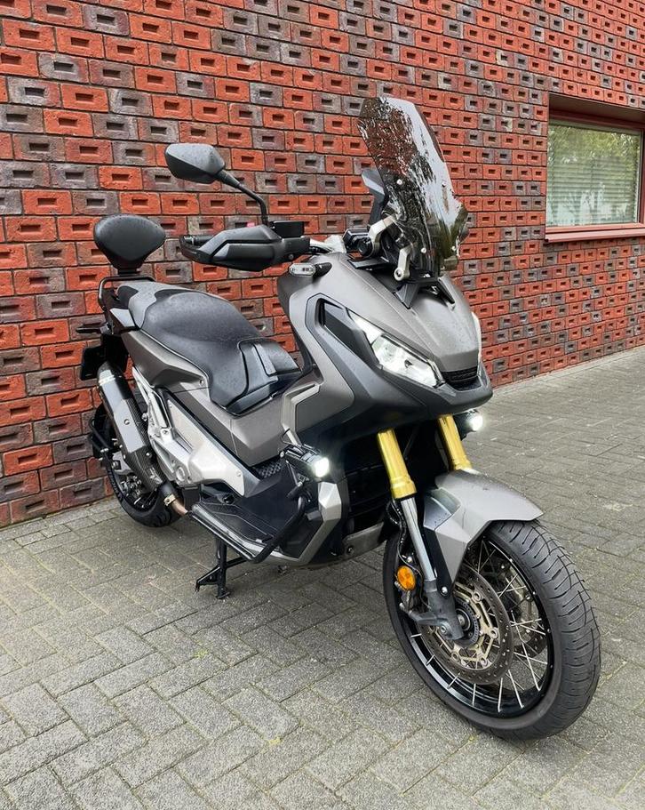 Honda X-ADV 750 A2 - Akrapovic - BJ 2019 - KM 23.800, Motoren, Motoren | Honda, Bedrijf, Scooter, 12 t/m 35 kW, Minimaal motorrijbewijs A2