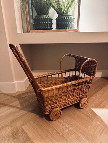 Poppenwagen buggy mand rotan riet boho babykamer beschikbaar voor biedingen