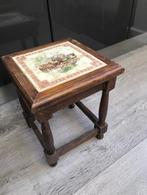Bijzettafeltje met tegel, Huis en Inrichting, Tafels | Bijzettafels, 45 tot 60 cm, Minder dan 55 cm, Gebruikt, Ophalen of Verzenden