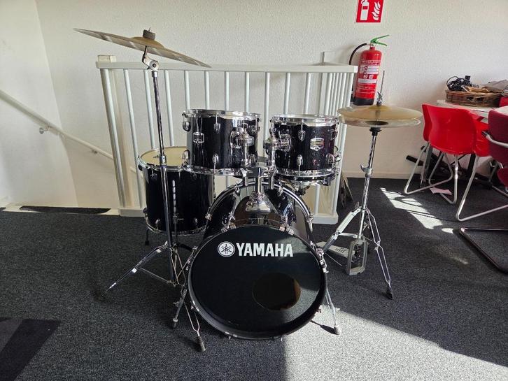 IN NIEUWSTAAT, YAMAHA GIGMAKER BLACK SPARKLE, Muziek en Instrumenten, Drumstellen en Slagwerk, Zo goed als nieuw, Yamaha, Ophalen
