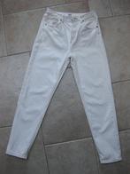 Broek spijkerbroek Mom jeans creme W29 L32, Urban Outfitters, W28 - W29 (confectie 36), Ophalen of Verzenden, Wit