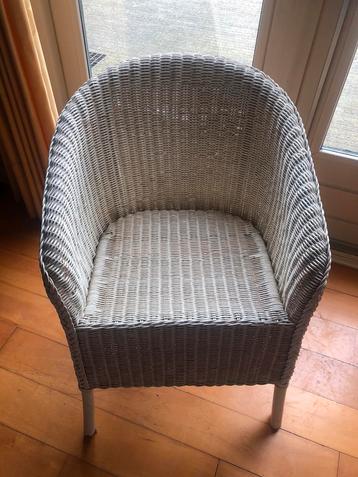 Lloyd loom stoel wit 2 stuks beschikbaar voor biedingen