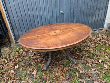Ovale salontafel beschikbaar voor biedingen