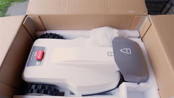 FJDynamics FV2000 slimme robotmaaier gras | 100% nieuwstaat, Tuin en Terras, Robotmaaiers, Nieuw, 20 tot 25 cm, Met regensensor