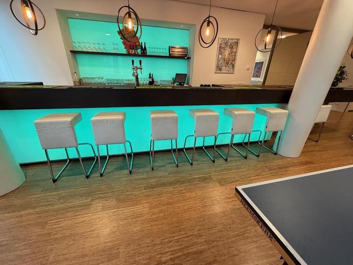 Partij Barkrukken Wiesner Hager Fizz. Wit leer, Huis en Inrichting, Stoelen, Gebruikt, Vijf, Zes of meer stoelen, Leer, Metaal