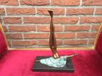 balancerend naakt, dubbel gepatineerd bronzen beeld, Antiek en Kunst, Ophalen of Verzenden, Brons
