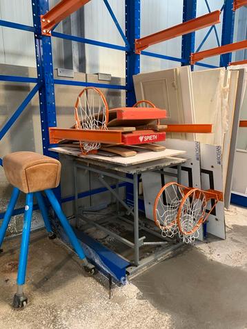 Sportpakket: Springplanken, Turnbok & Basketbalborden beschikbaar voor biedingen