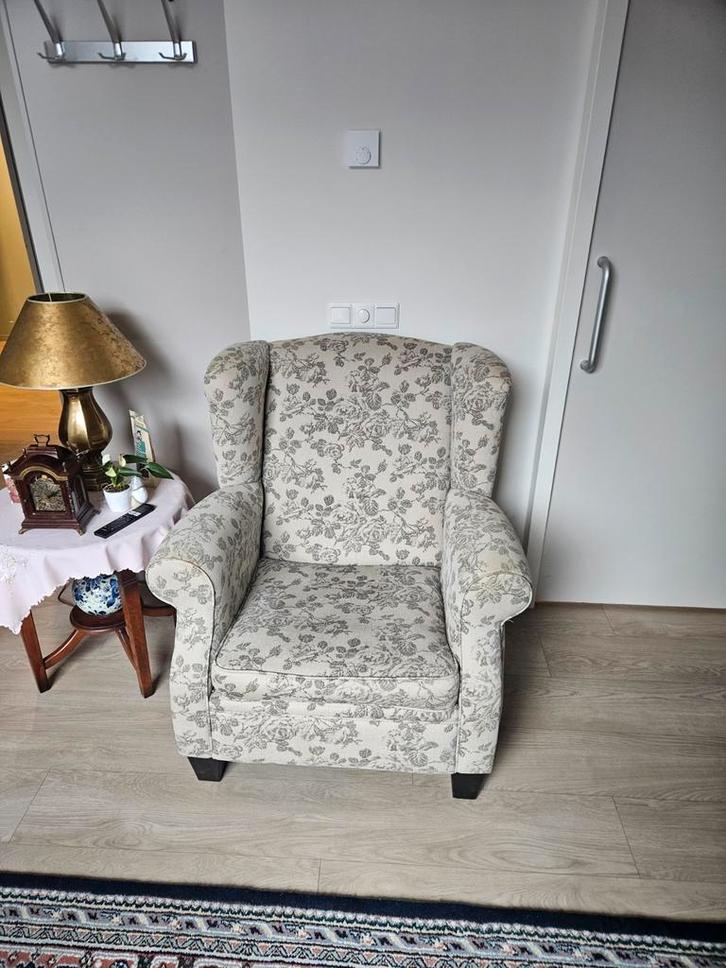 Comfortabele fauteuil met bloemenmotief, Huis en Inrichting, Fauteuils, Gebruikt, Stof, 75 tot 100 cm, Minder dan 75 cm, Ophalen of Verzenden