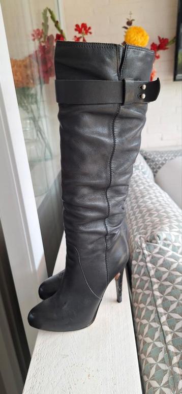 Lange Lederen Laarzen tot knie  beschikbaar voor biedingen